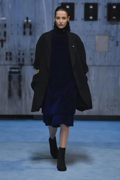 Look 19